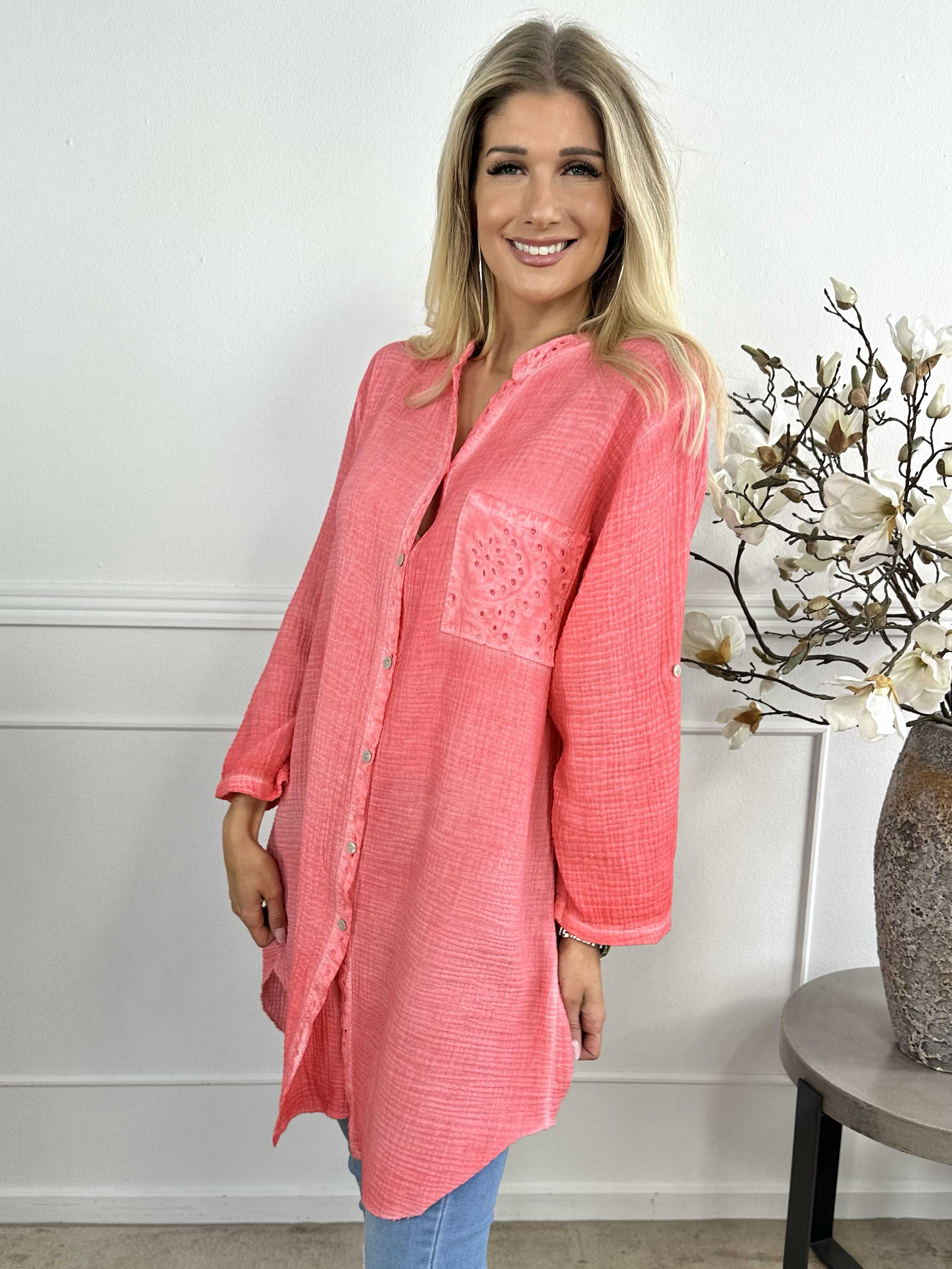 Inez - Lang blød skjorte i bæk og bølge stof